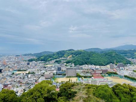 松山城から見下ろす松山市清水地区 松山城から見下ろす松山市清水地区の写真