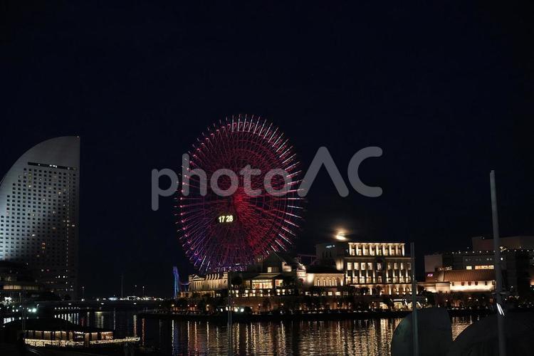 横浜みなとみらいの観覧車と夜景 みなとみらい,夜景,夜景撮影の写真素材