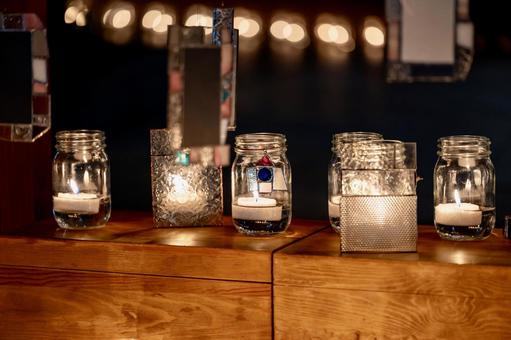 キャンドルとガラス装飾の癒しの空間 キャンドル,アウトドア,夜の写真素材