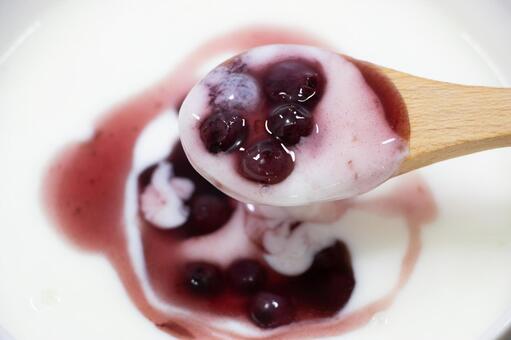 ブルーベリーヨーグルト ブルーベリーヨーグルト,ヨーグルト,ブルーベリーの写真素材