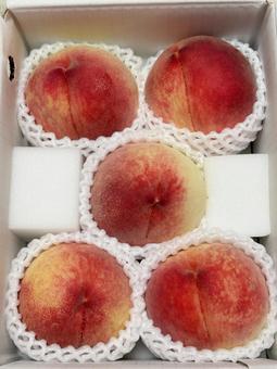 箱入り白桃 箱入り白桃の写真