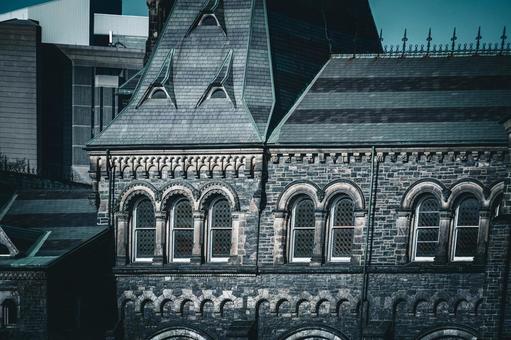 トロント大学の窓と塔 トロント大学,カナダ,ゴシック建築の写真素材