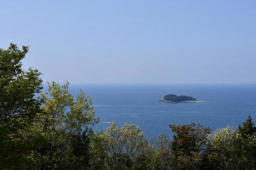 山頂から見た、海と小島 海,空,ブルーの写真素材