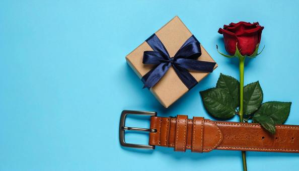 父の日　青色バックに　ギフト　一輪の薔薇の写真