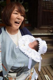 Grandmother and baby (male) visiting the shrine 31 days, shrine visit, first visit to shrine, early palace, JPG