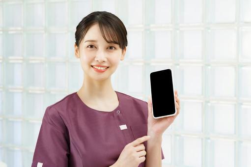 A woman in a uniform showing the screen of a smartphone, эстетический салон, бронирование, салон, JPG