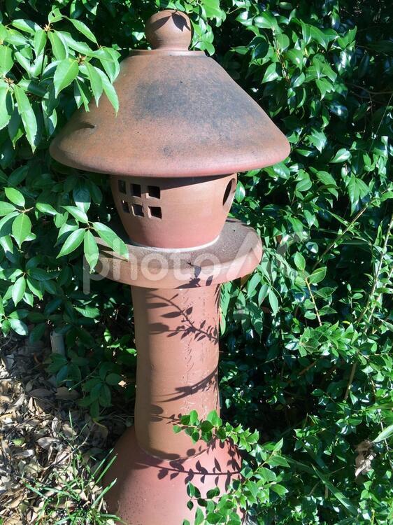 とうろう 灯篭,葉,陶器の写真素材