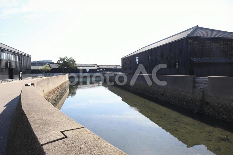 半田運河と蔵 半田運河,蔵,黒板囲いの写真素材