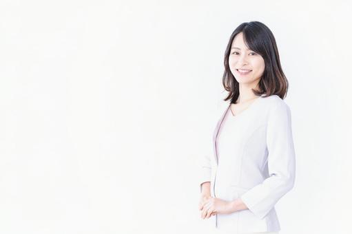 笑顔で仕事をするキャリアウーマン 笑顔で仕事をするキャリアウーマン 部長,上司,マネジメントの写真素材