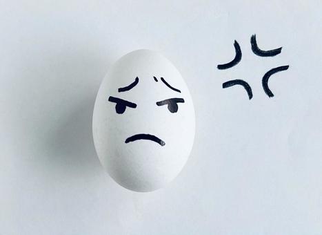 ムカ ムカ 感情,玉子,卵の写真素材