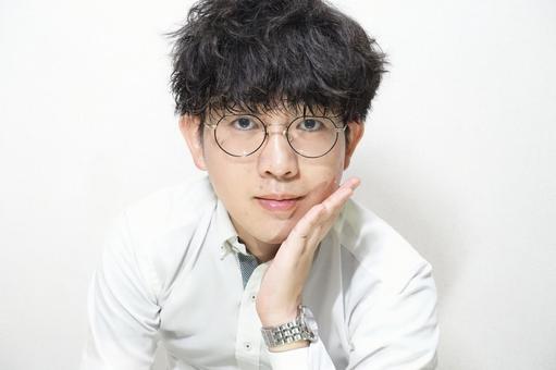 かわいいポーズを取るサラリーマン1 かわいいポーズを取るサラリーマン1 かわいい,ポーズ男子,ギャップ萌えの写真素材