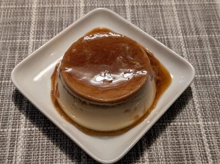 大雪前の火曜日の3時のおやつの焼きプリン 洋生菓子,デザート,スイーツの写真素材