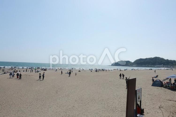 砂浜と海と空の写真 空,鎌倉,由比ガ浜の写真素材