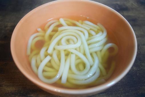 シンプルな素うどん シンプルな素うどん うどん,素うどん,夜食の写真素材