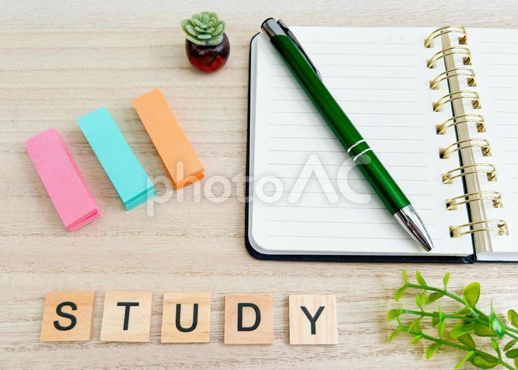 STUDY 筆記用具　勉強する 勉強,学習,学ぶの写真素材