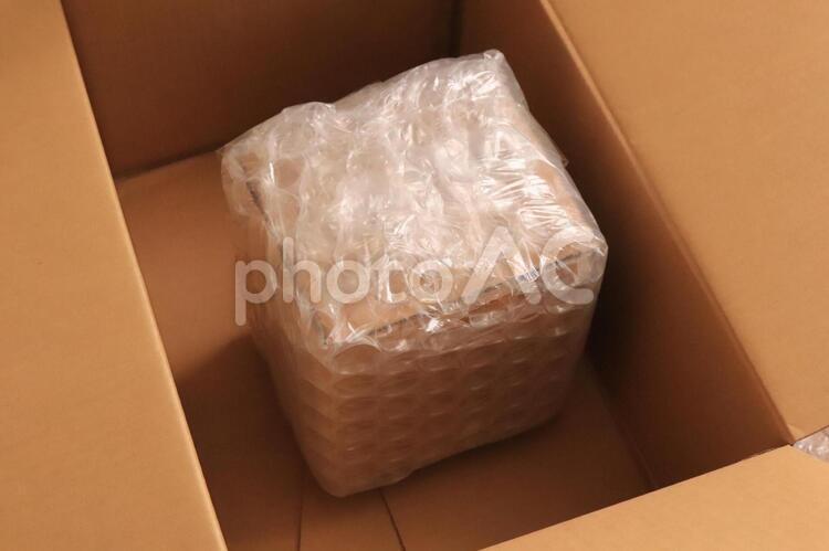 通販商品の梱包イメージ 梱包,通販,品物の写真素材