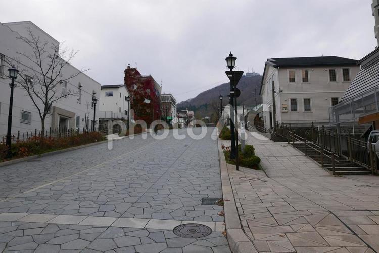 八幡坂　函館の観光名所　上り坂方向から 八幡坂,坂,旅の写真素材