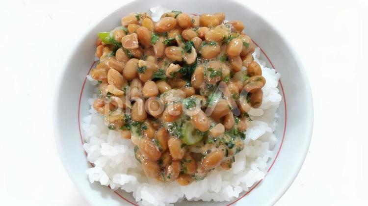青さ粉&長ネギ入り納豆ご飯 青さ粉,長ネギ,納豆の写真素材