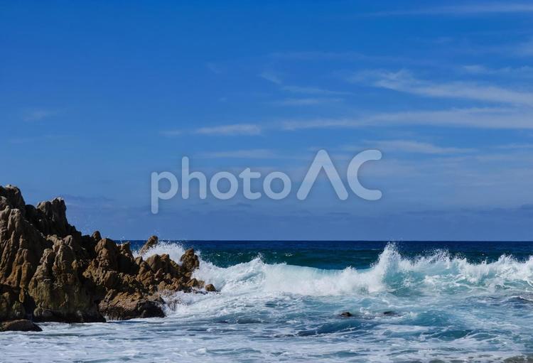 晴れた日の日本海の波 風景,波,荒波の写真素材