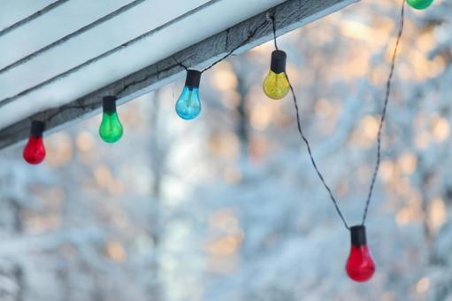 雪景色とカラフルな電球 雪,イルミネーション,灯りの写真素材