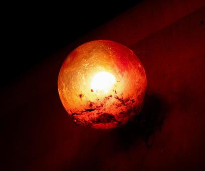 赤い灯、静かに漂うの写真