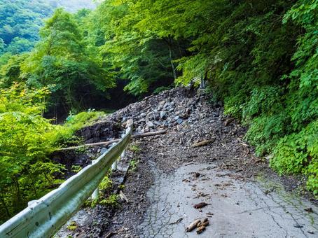 2023年芝沢ゲートからの林道の土砂崩れ 2023年芝沢ゲートからの林道の土砂崩れ 土砂崩れ,土砂災害,南アルプスの写真素材