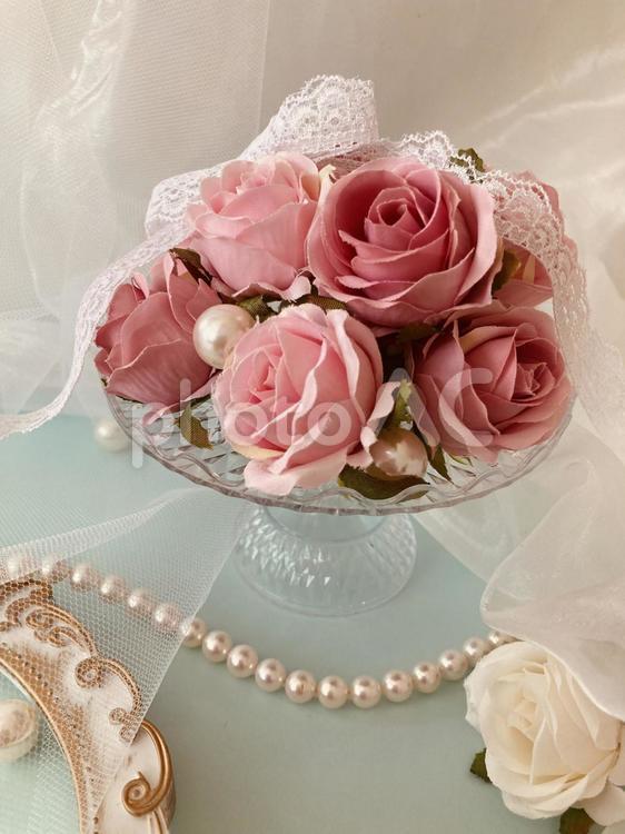 薔薇とレースとパール(ミント背景)縦 薔薇,ピンク,花の写真素材