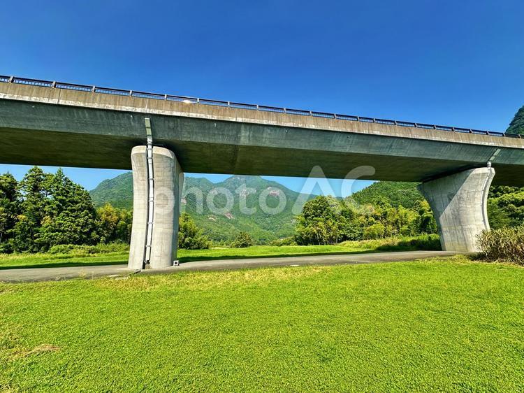 道路　高架橋　自然 風景,屋外,晴天の写真素材