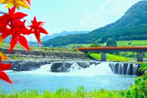 紅葉、橋、山景 紅葉、橋、山景の写真