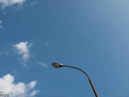 街灯と青い空 空,青空,雲の写真素材