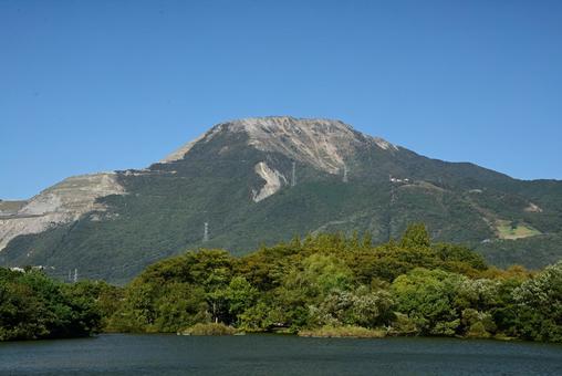 伊吹山と三島池5 伊吹山,山,三島池の写真素材