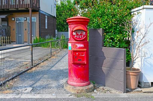 東京都小金井市の赤丸ポスト 東京都小金井市の赤丸ポストの写真