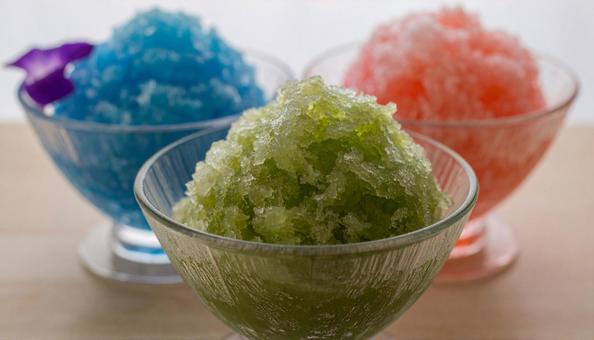 かき氷 抹茶味 イチゴ味 ブルーハワイ味 かき氷 抹茶味 イチゴ味 ブルーハワイ味の写真