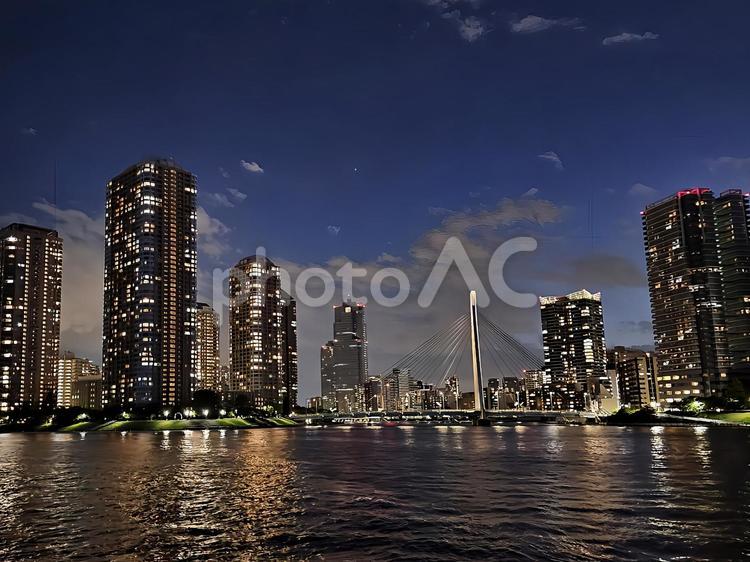 隅田川の夜景〜中央大橋 夜景,街並み,タワーマンションの写真素材