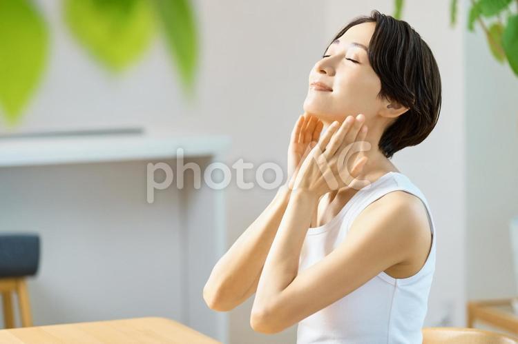 スキンケア　アンチエイジング　女性 スキンケア,女性,保湿の写真素材