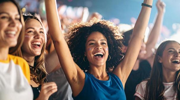 アーティストのライブを楽しむ人達 アーティストのライブを楽しむ人達の写真