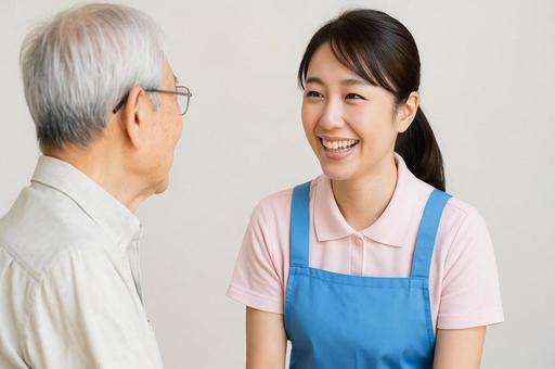 高齢者を支える介護士の笑顔・看護・会話 高齢者を支える介護士の笑顔・看護・会話の写真