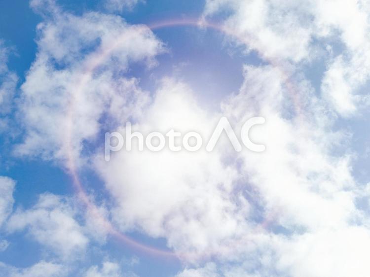初夏の青空に浮かぶ雲と太陽の光 空,青空,太陽の写真素材