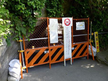 2015年、北鎌倉「緑の隧道」入り口 2015年、北鎌倉「緑の隧道」入り口 道,道路,車道の写真素材