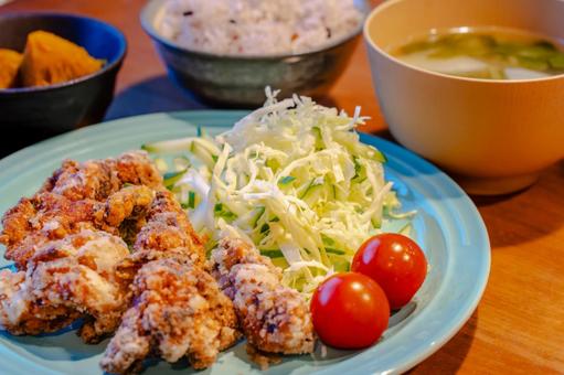唐揚げの夕食 唐揚げの夕食の写真