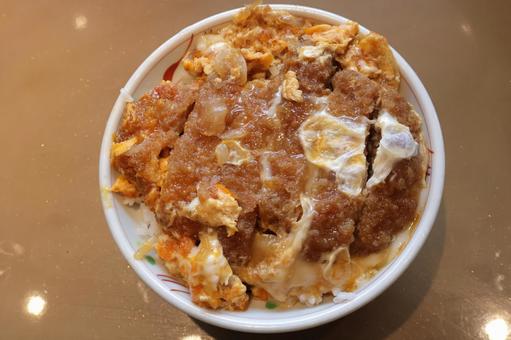 美味しそうなカツ丼 全体 美味しそうなカツ丼 全体 カツ丼,丼,カツの写真素材