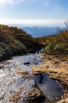 秋色に染まる　栗駒山の絶景 山,秋,紅葉の写真素材