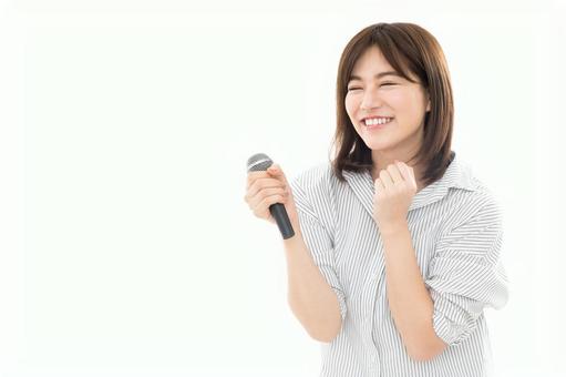 若い女性 カラオケ 若い女性 カラオケ カラオケ,マイク,歌うの写真素材