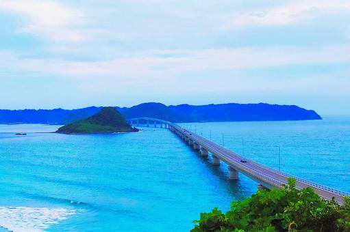 【山口県】美しい海と空と角島大橋 【山口県】美しい海と空と角島大橋 角島大橋,海,橋の写真素材