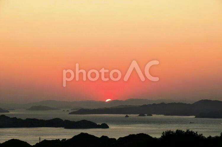 瀬戸の夕日 日暮れ,暁,水域の写真素材