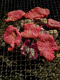 炭火焼き 炭火焼き 炭火焼き,焼肉,牛肉の写真素材