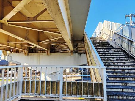 空と陸を結ぶ階段 空と陸を結ぶ階段 階段,歩道橋,橋の写真素材