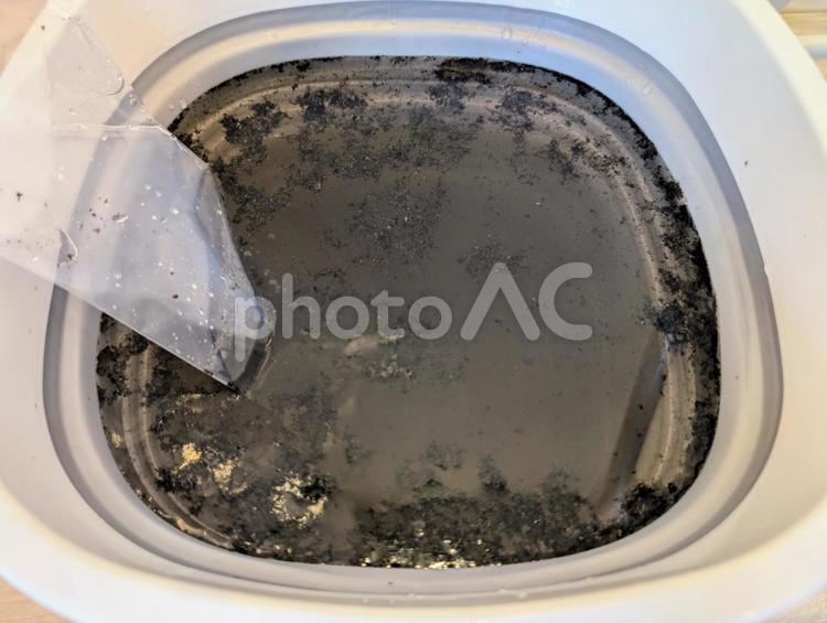 住宅のエアコン洗浄で取れた黒カビ汚れ エアコン洗浄,黒カビ,汚れの写真素材