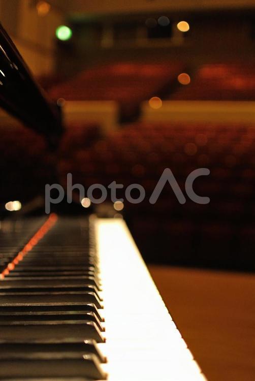 ピアノ・鍵盤・客席・劇場 ピアノ,鍵盤,客席の写真素材