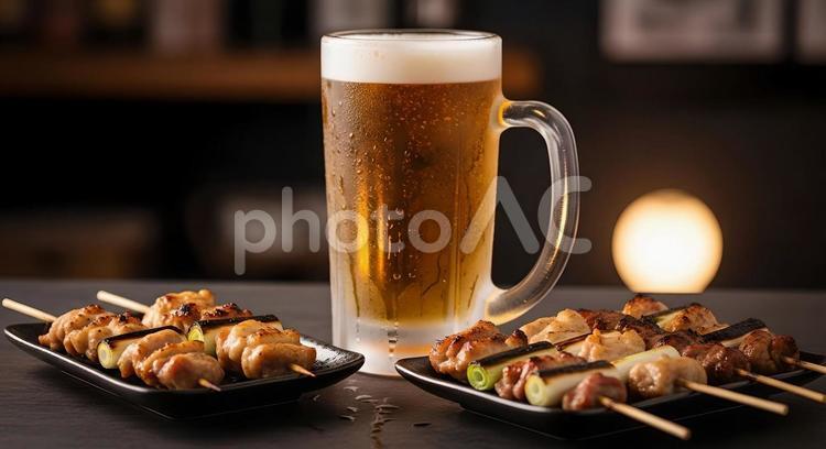生ビールジョッキと美味しそうな焼き鳥 ビールジョッキ,焼き鳥,ねぎまの写真素材